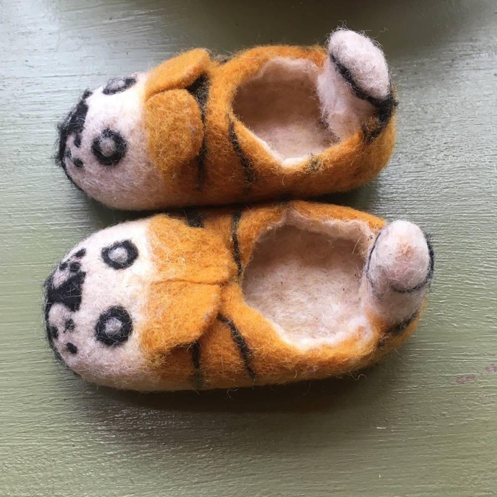COPY - Felt tiger slippers